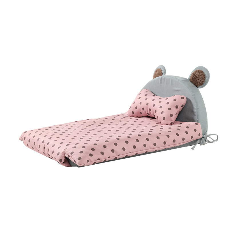 Cama de verano rosa con orejas y lunares